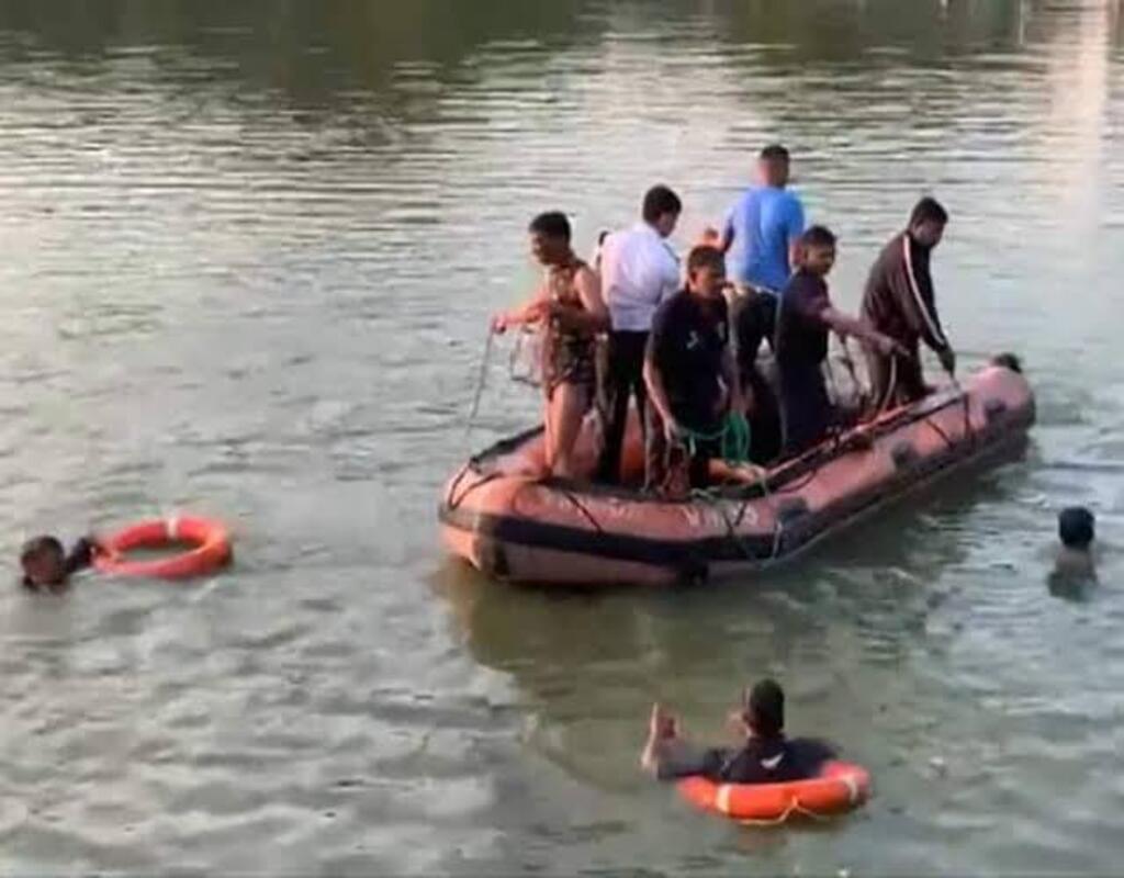 Gujarat Boat Accident Rescue Operation 